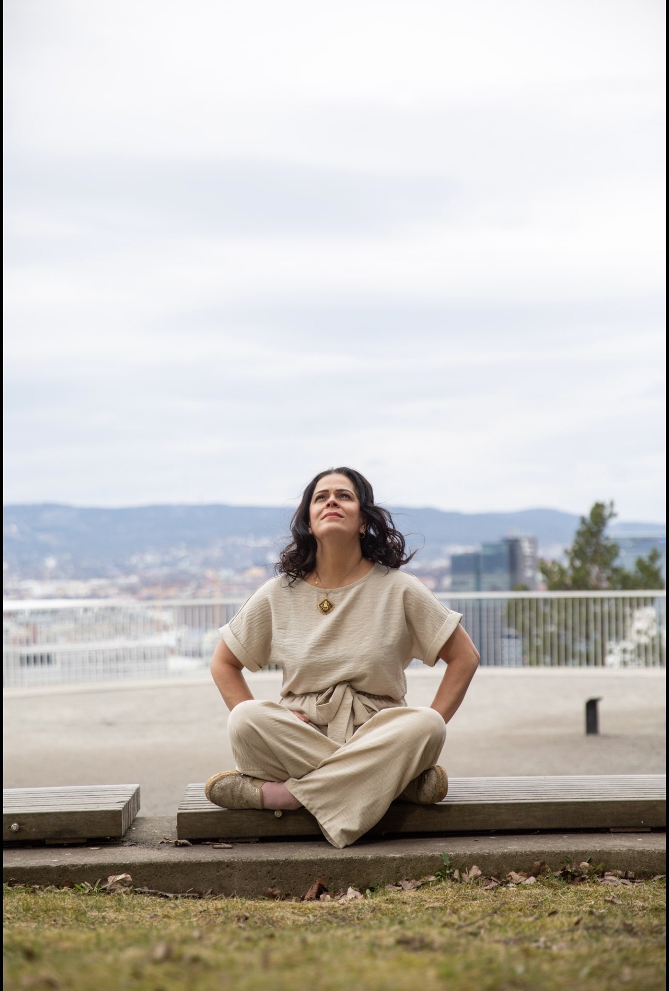 Maria i meditasjon ved treet