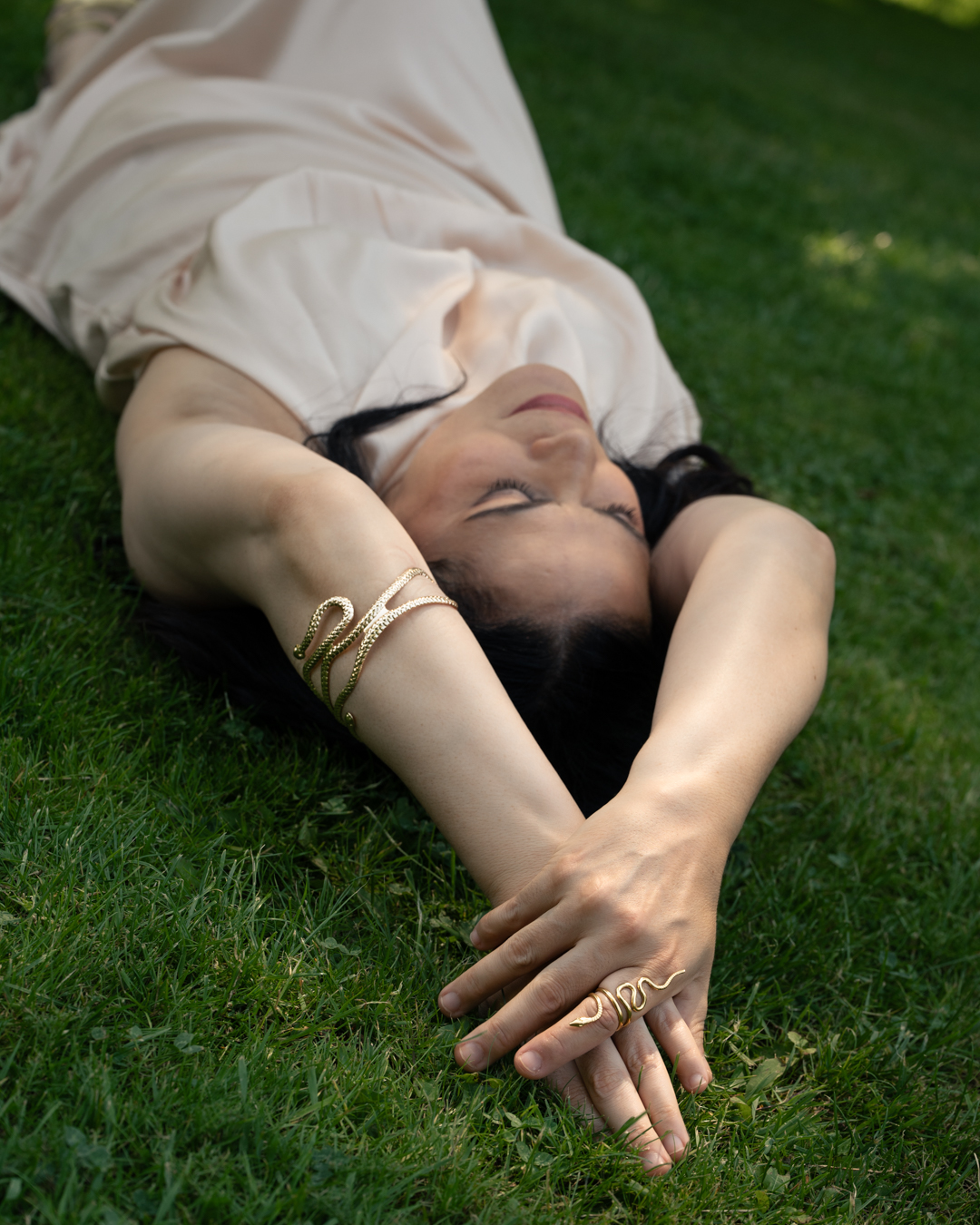 Maria José i fred på gresset